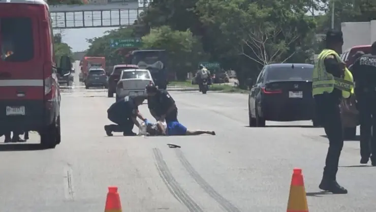 Mujer es atropellada en el Periférico de Mérida hoy 1 de agosto de 2026.