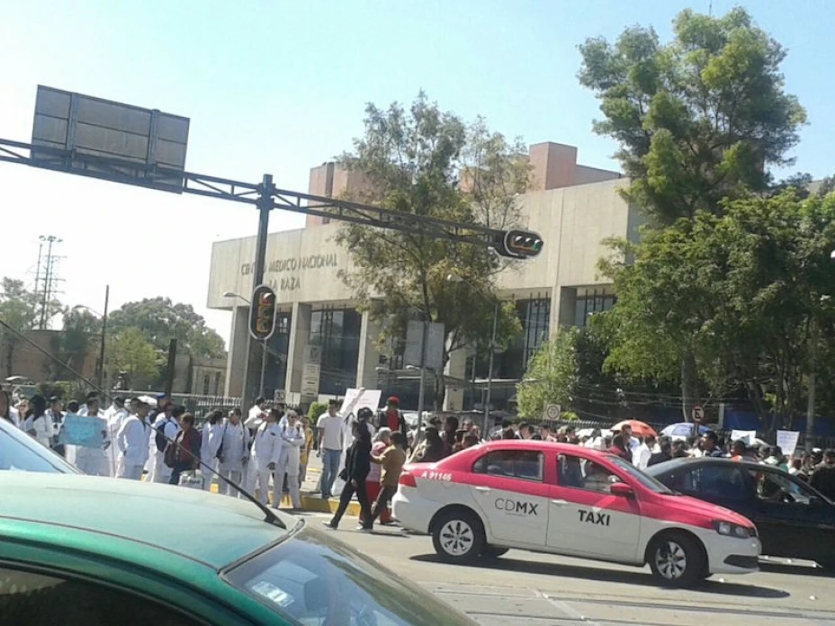 Manifestación de médicos La Raza
