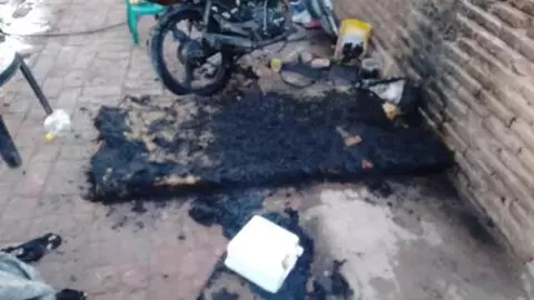 Sujeto rocía combustible a vecina y su bebé de 3 meses mientras dormían.jpeg