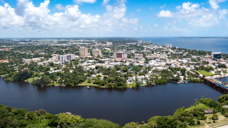 Vista aérea de la ciudad de Melbourne en Florida