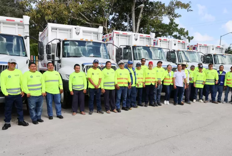 El gobierno municipal ha entregado 5 modernos camiones recolectores de basura en Isla Mujeres