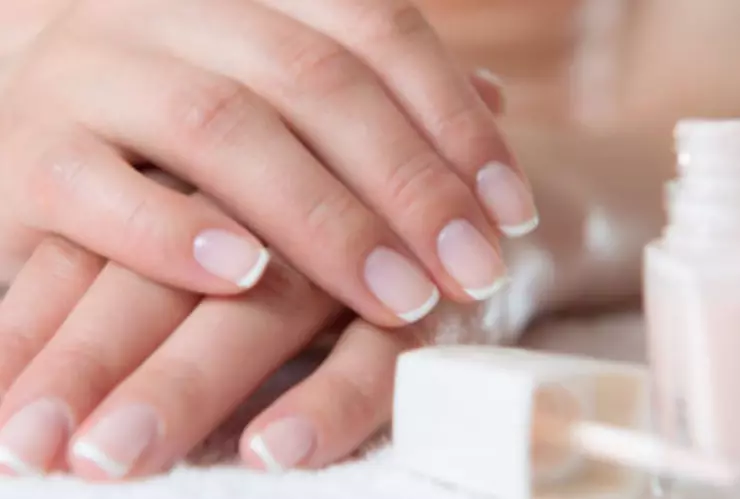 Dise&ntilde;os de u&ntilde;as francesas elegantes