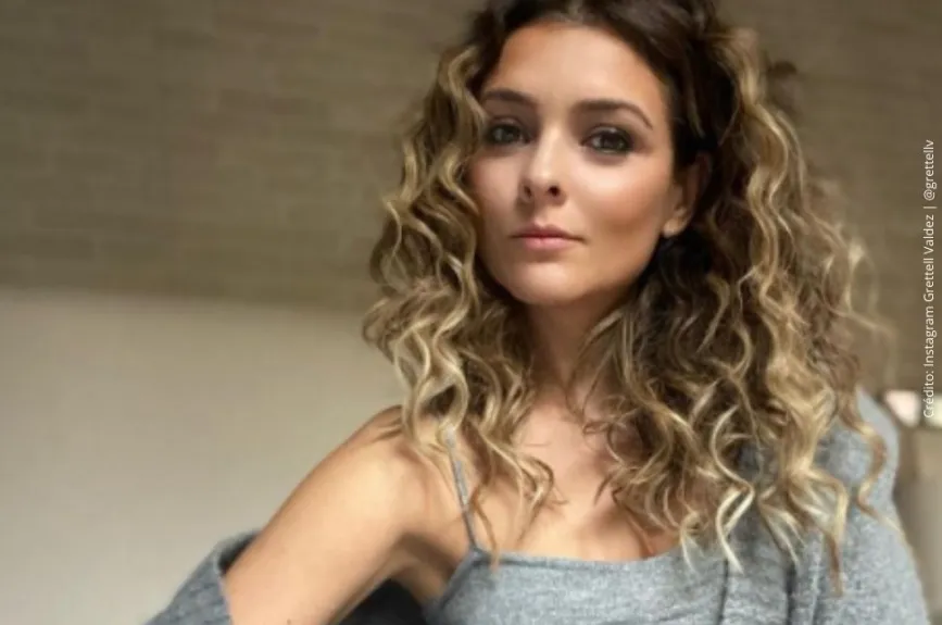 Grettell Valdez con el cabello rizado..jpg