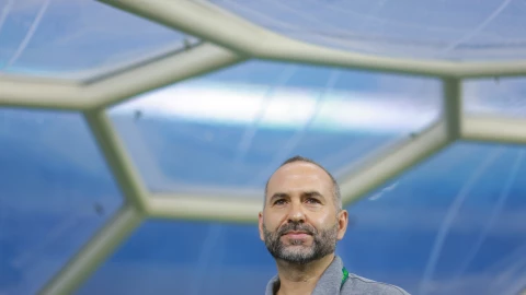Pedro López en el Estadio Azteca con Selección Mexicana Femenil