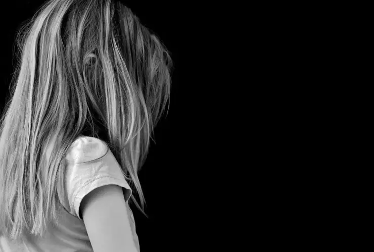 Niño de 13 años acusado de violación a niña de 9 en Besanzón; implicado menor de ocho