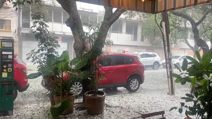 CDMX sufre granizada intensa en alcaldías Cuauhtémoc y Benito Juárez