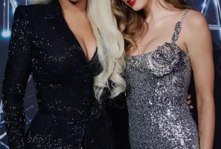 Taylor Swift y Beyoncé en la premiere de Renaissance