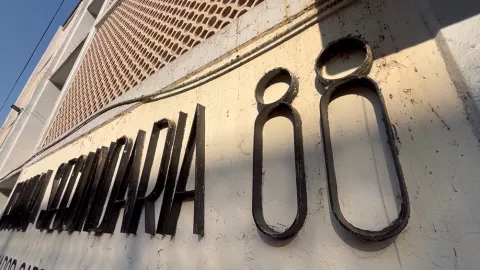 CDMX: Niños armados en la Jardín Balbuena; jóvenes entran a secundaria y se toman fotos