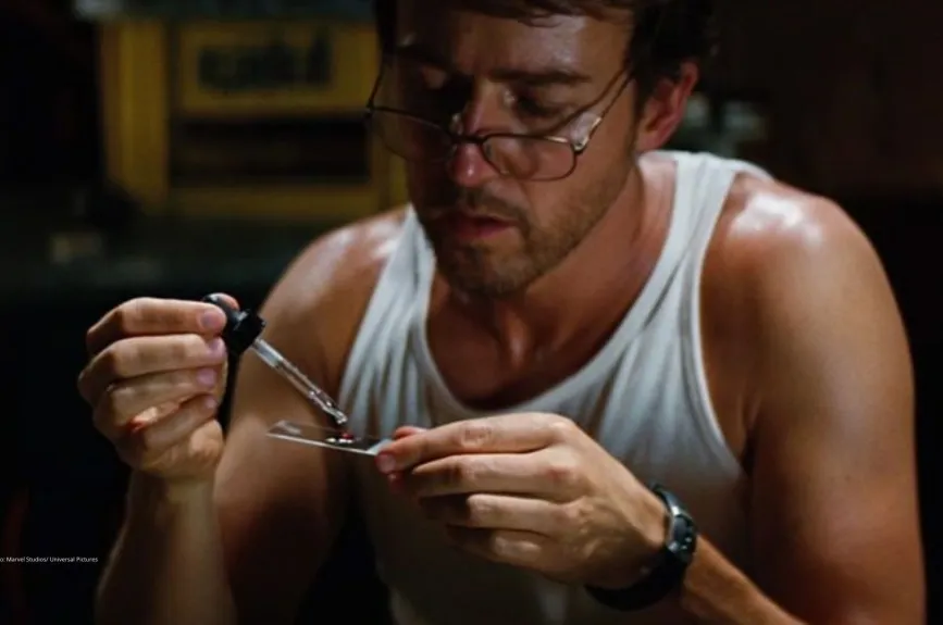 Edward Norton Hulk TV Azteca_8.jpg