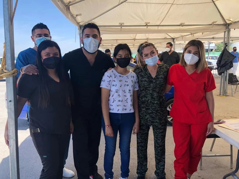 Iveth Camila, de 12 años, fue reconocida por ayudar a abuelitos en su registro para la vacuna