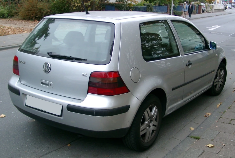 Ciudadanos que manejen sin placas podrían ir 1 año a la cárcel