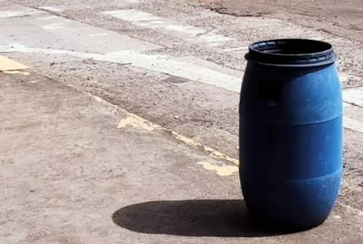 Mujer muere ahogada en tambo con agua