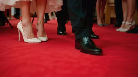 Los “seat-fillers”: el trabajo que mantiene llenos los asientos en los premios cuando las celebridades se levantan