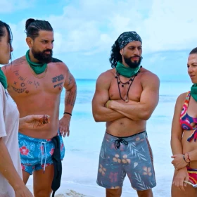 julieta le coquetea a John Guts en Survivor