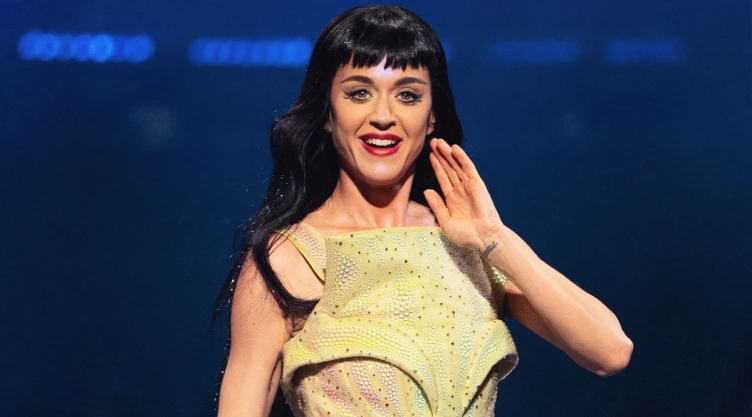 katy-perry-reacciona-imagenes-creadas-por-ia-la-pusieron-met-gala-este-ano-pbg-notas-mt.jpg