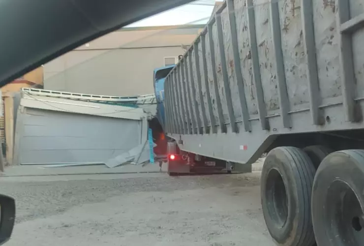 CAMIÓN SE IMPACTA