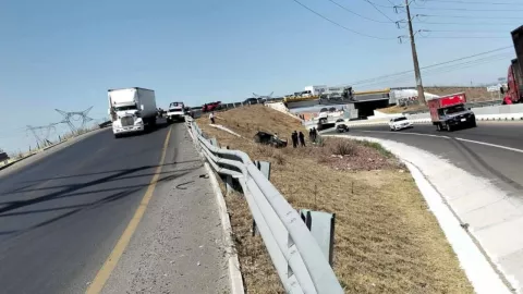 Accidente genera tráfico en Periférico Ecológico hoy 23 de febrero