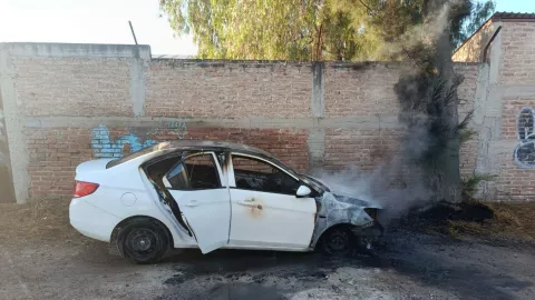 Localizan cuerpo calcinado dentro de un vehículo en Celaya, hoy 29 de enero.jpg