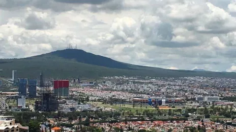 senderismo en el cerro del cimatario.jpg