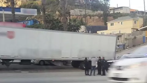 Misterio en Rosas Magallón: localizan tráiler sin conductor este 24 de febrero