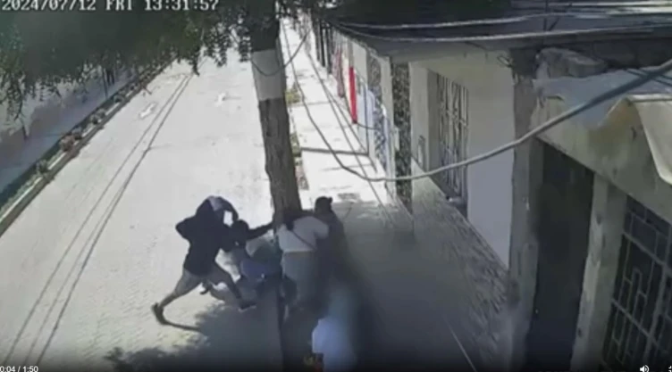 asalto-madres-de-familia-esperaban-hijos-salida-de-escuela-perú-video