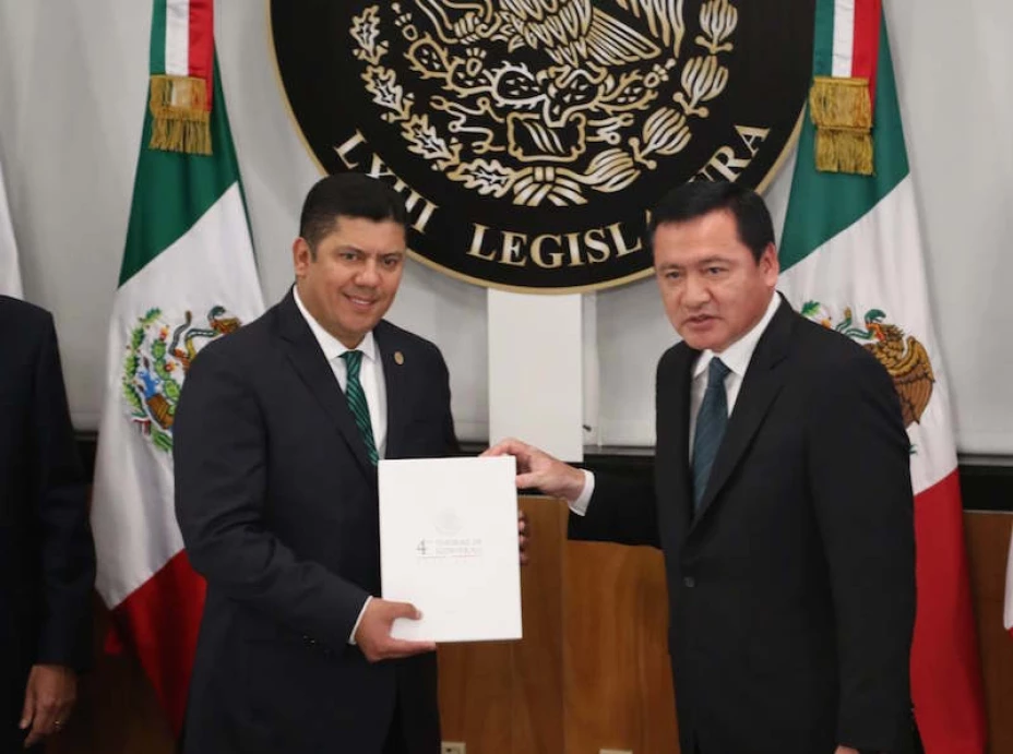 Chong entrega Informe