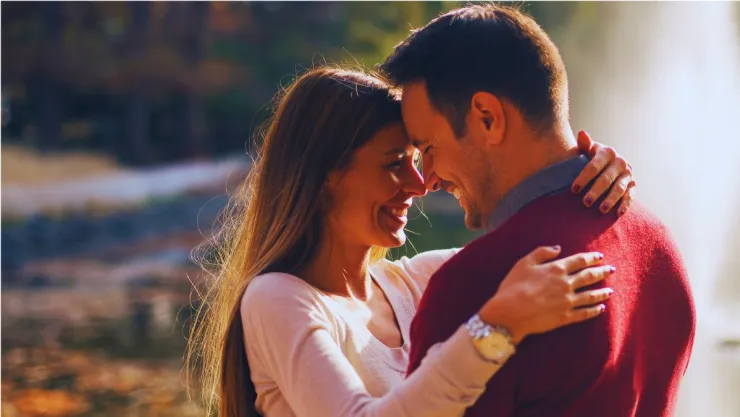 Los psicólogos coinciden: este es el gesto que indica que tu pareja te quiere de verdad