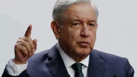 amlo palacio nacional.jpg