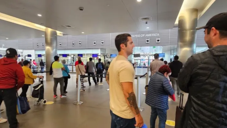 ¿Viajar a Estados Unidos sin visa? Miles de personas pueden ingresar legalmente con este permiso especial