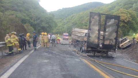 Explosión de pipa en Guerrero alcanza dos unidades más.jpg