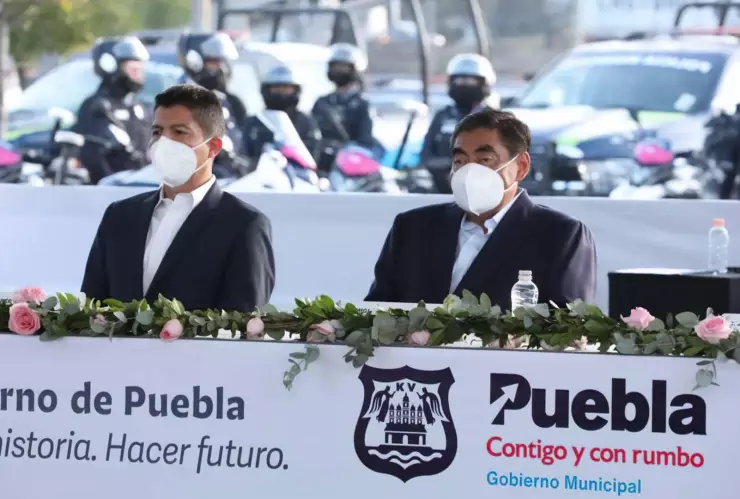 Eduardo Rivera Pérez, Presidente Municipal, y Miguel Barbosa Huerta, Gobernador del Estado, dieron el banderazo de salida para sumar las 155 patrullas a las calles de Puebla.