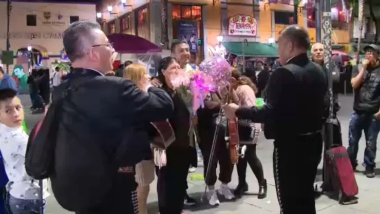 Así se vivió el festejo del Día de las Madres en Plaza Garibaldi; decenas de mujeres llenas de emoción