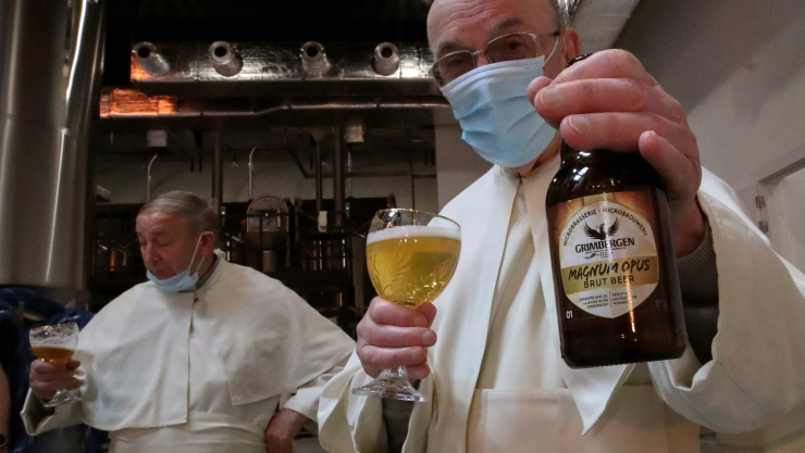 En B&eacute;lgica monjes producen hist&oacute;rica cerveza.
