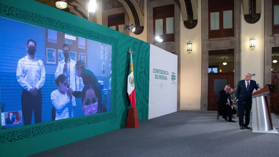 AMLO 15 ENE 2021 VACUNA COVID SIN INFLUEYENTISMO.jpg