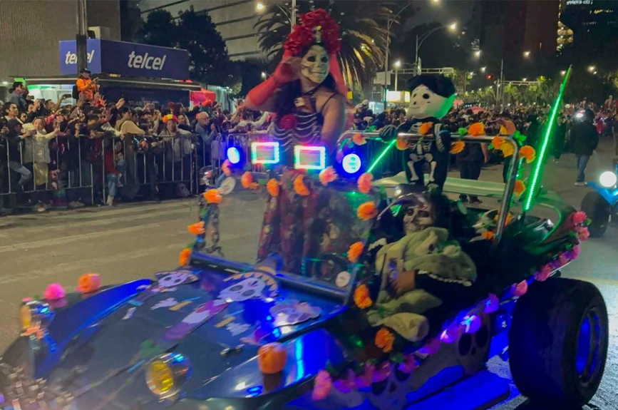 mega_procesion_catrinas_cdmx_2026_carro.jpg