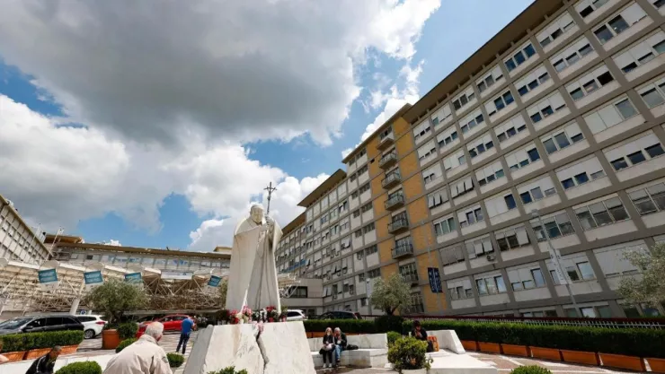 Así es el lugar donde está internado el Papa Francisco en el Hospital Gemelli