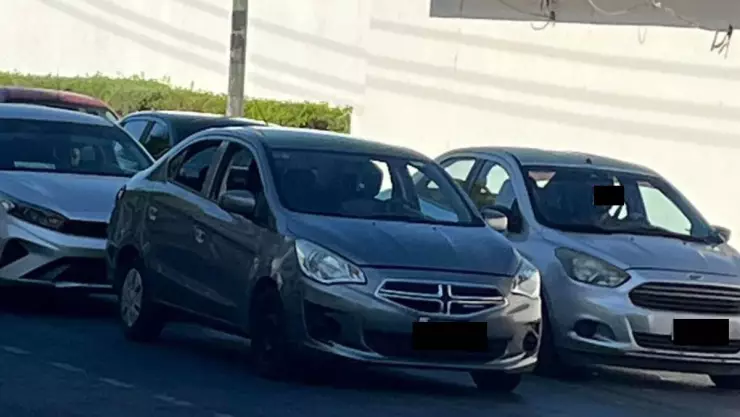 ¿Es tuyo_ Reportan auto ABANDONADO en plena calle de Mérida