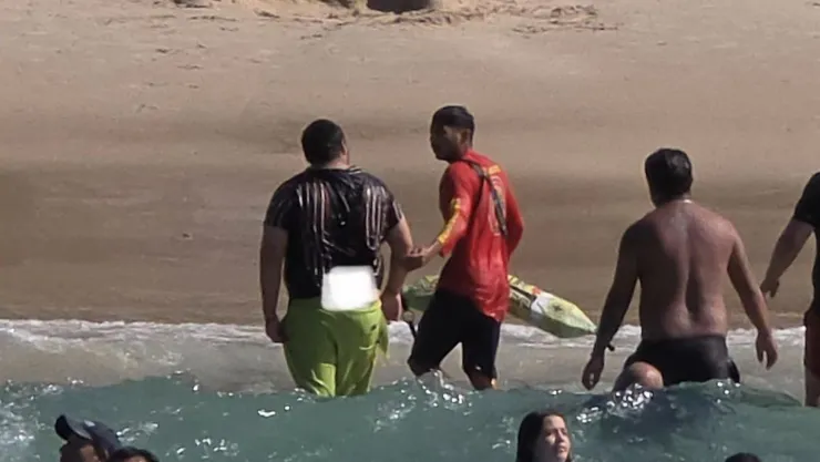 Rescatan a turista de ahogarse en Puerto Vallarta