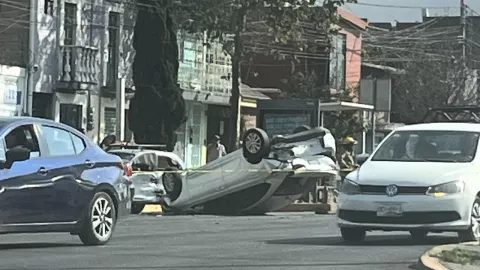 Auto volcado en Forjadores