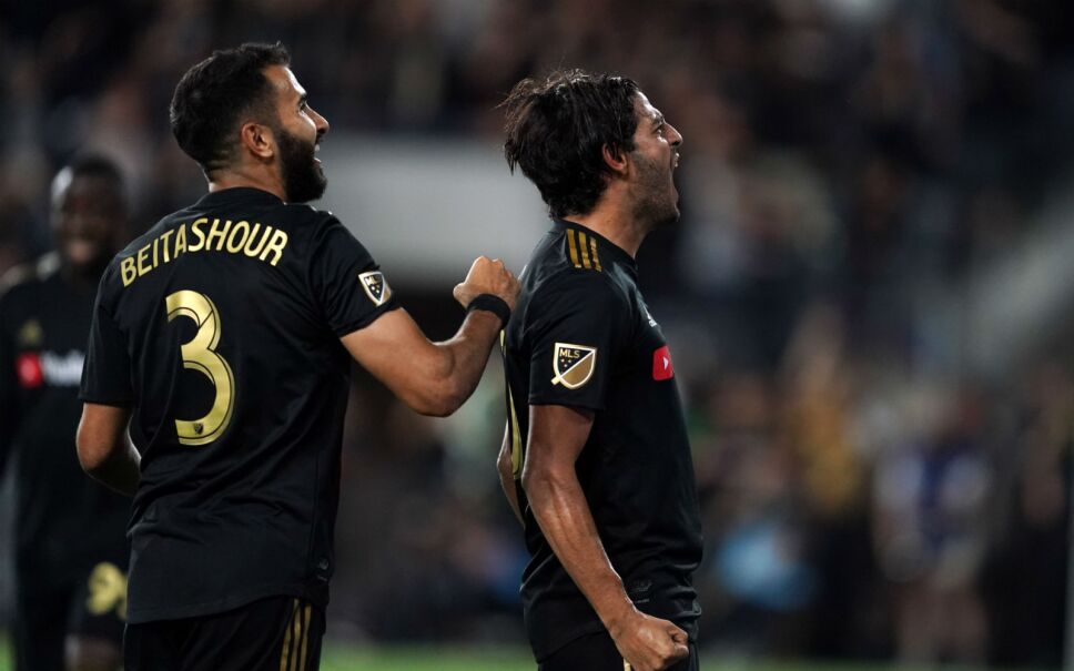 El jugador mexicano Carlos Vela celebra una anotación con el equipo LAFC: Imagen: Reuters