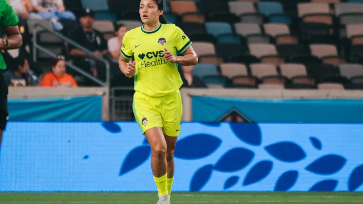 Rebeca Bernal con el Spirit.jpg