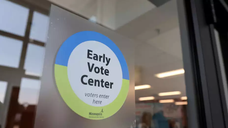 Centro de votación temprana en la Ciudad de Minneapolis,EU.