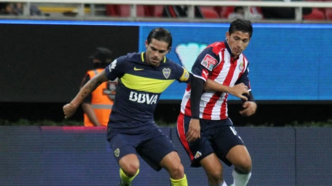 Fernando Gago ya luce los colores de Chivas nuevo entrenador