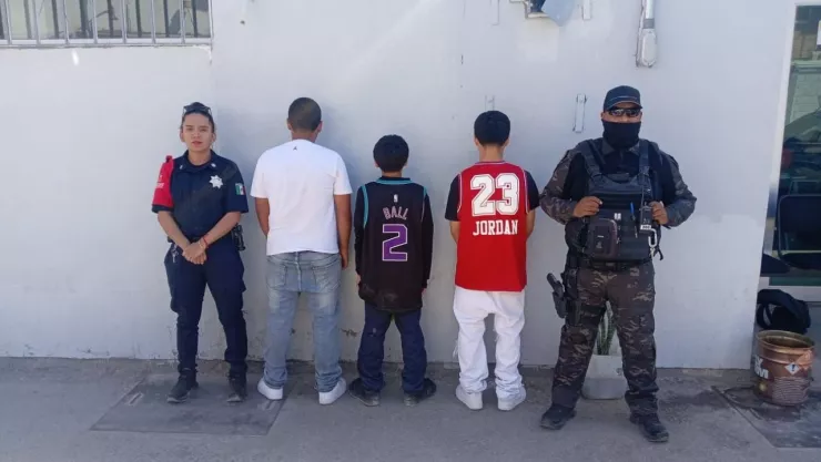 Torreón Aseguran a adolescentes tras riña afuera de secundaria.jpg