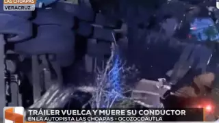 Vuelca tráiler en carretera Las Choapas y muere conductora.