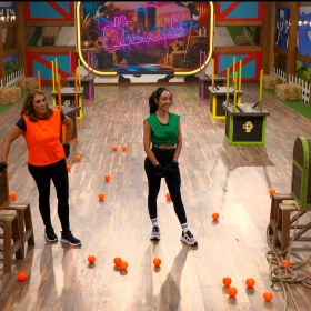 Manelyk y Azalia Ojeda se enfrentan al Duelo de Nominación en la semana 7 de la Granja VIP; el que pierda se va a la Tabla de Nominados.jpg