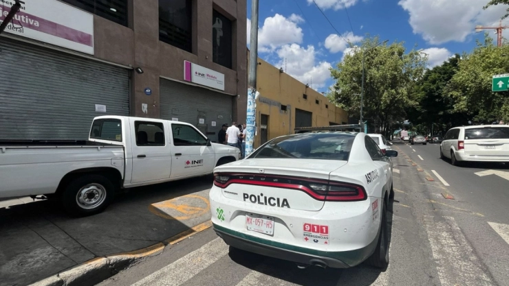 Señor sufre un paro cardíaco en medio de una discusión en un módulo del INE en la colonia Centro
