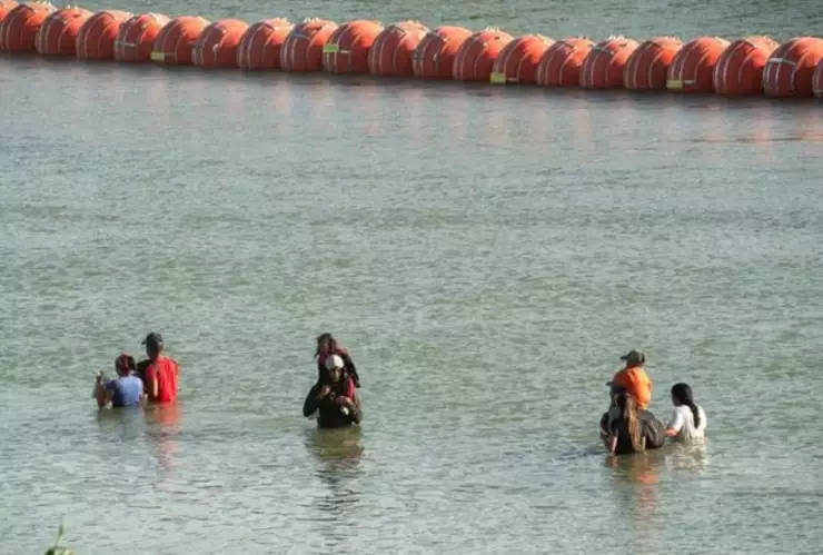 La cancillería mexicana informó sobre el hallazgo de una persona sin vida atorado en las boyas que fueron colocadas en el Río Bravo.