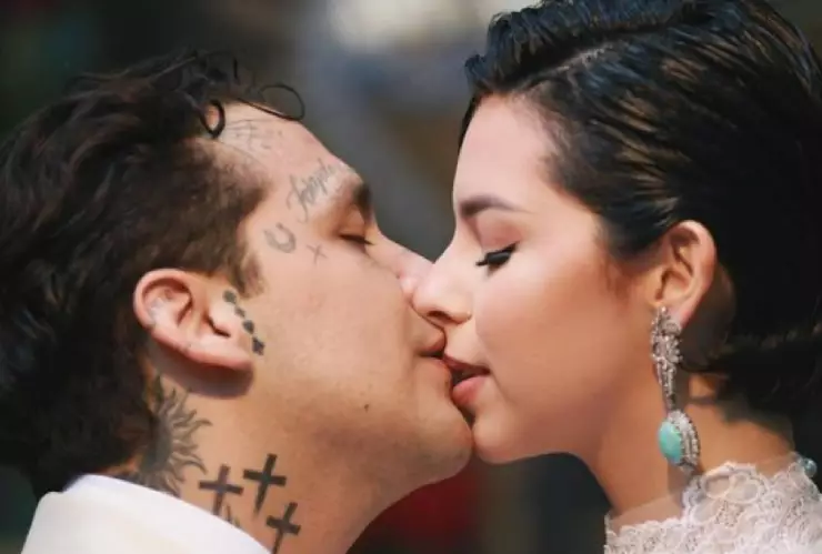La ROMÁNTICA canción que Christian Nodal le dedicó a Ángela Aguilar, ¿es la misma que le cantó a Cazzu?