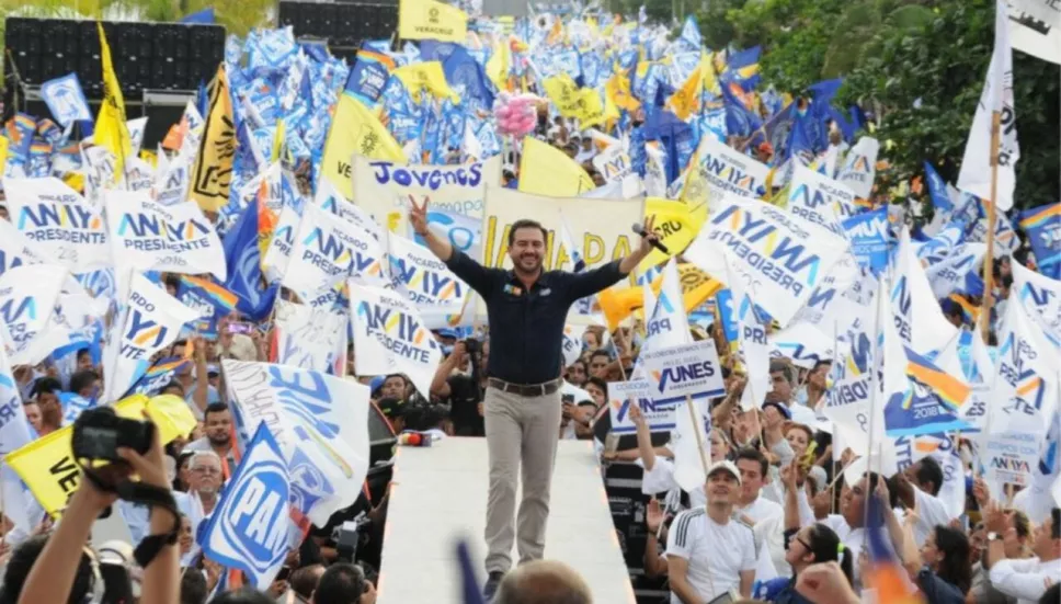 El senador del PAN reapareció en medio de la polémica